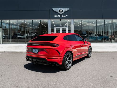 Used 2022 Lamborghini Urus AWD/4WD image 3