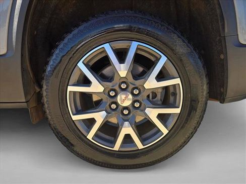 Used 2023 GMC Acadia SLE image 22