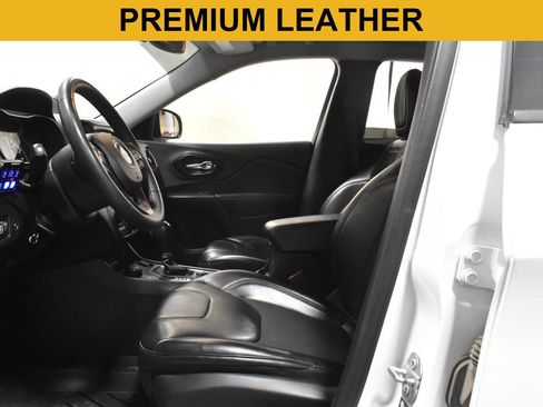 Used 2022 Jeep Cherokee Trailhawk AWD/4WD image 4