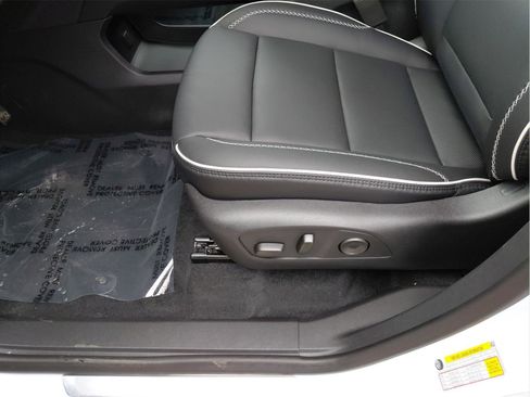 New 2026 GMC Acadia Denali w/ Super Cruise Package FWD image 16