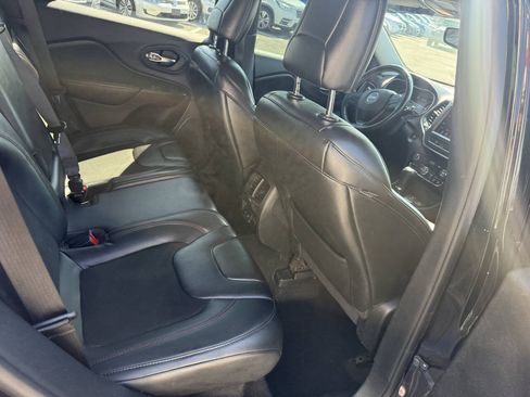Used 2020 Jeep Cherokee Trailhawk AWD/4WD image 14