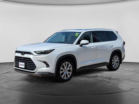 Used 2024 Toyota Grand Highlander AWD Hybrid image 3