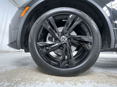 Used 2024 Volkswagen Tiguan SE R-Line image 8