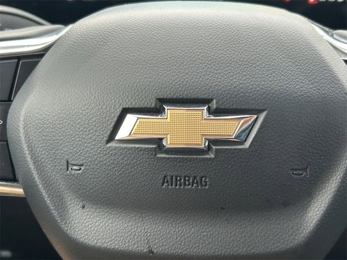 Used 2025 Chevrolet Equinox LT image 32