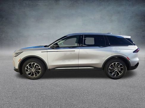 New 2025 Lincoln Nautilus Premier image 4