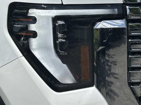 Used 2025 GMC Sierra 2500 Denali w/ Technology Package AWD/4WD image 12