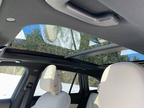 Used 2025 Mercedes-Benz GLC 300 4MATIC image 21