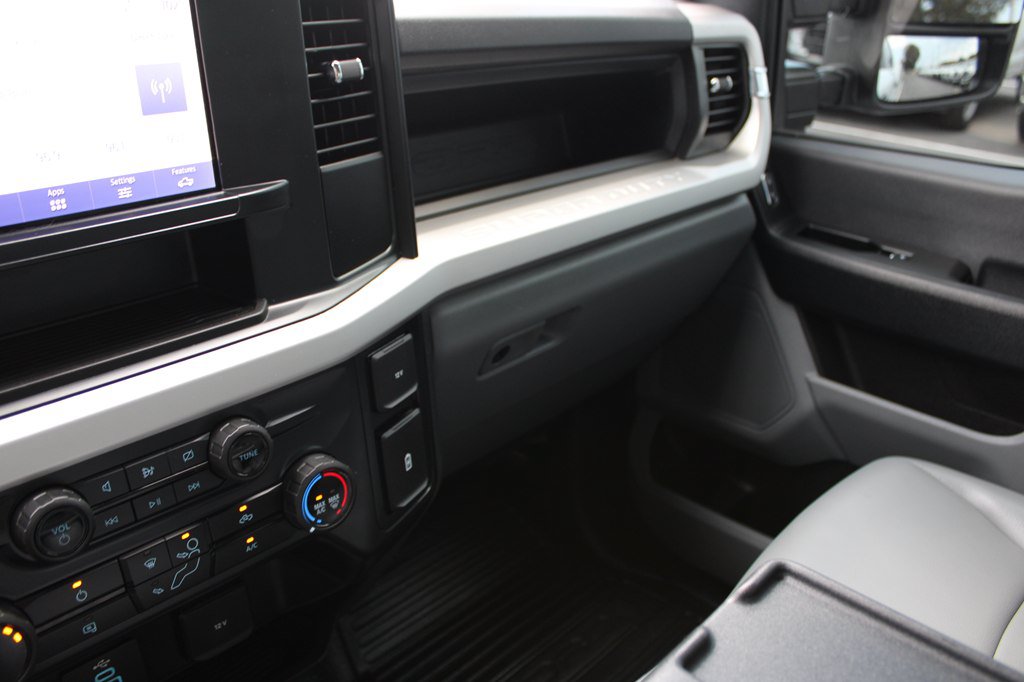 Used 2024 Ford F350 XL w/ 360-Degree Camera Package RWD image 30