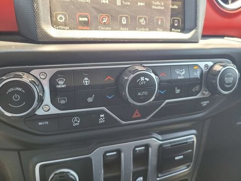 Used 2018 Jeep Wrangler Rubicon AWD/4WD image 24