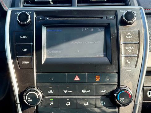 Used 2017 Toyota Camry SE image 15