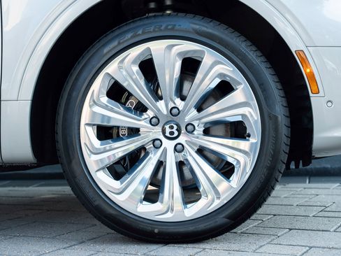 Certified 2025 Bentley Bentayga image 6