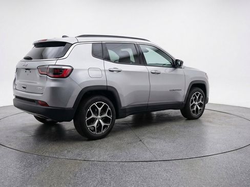 Used 2025 Jeep Compass Limited AWD/4WD image 9