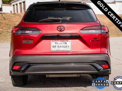 Certified 2025 Toyota Corolla Cross SE image 6