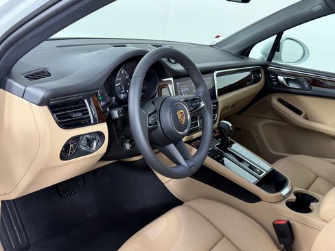 New 2026 Porsche Macan image 4
