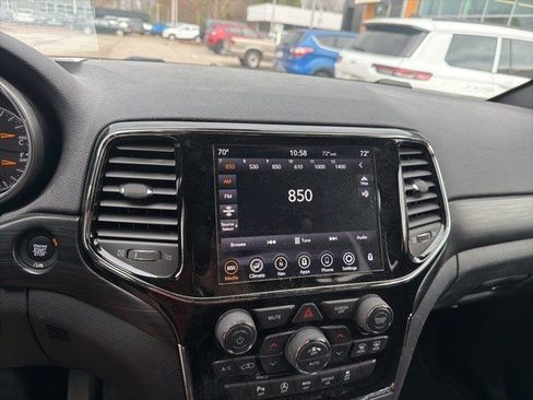 Used 2020 Jeep Grand Cherokee Laredo w/ 18" Wheel & 8.4" Radio Group image 13