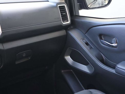 Used 2023 Nissan Frontier SV w/ SV Convenience Package image 16