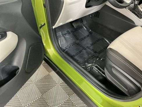 Used 2021 Hyundai Venue SEL FWD image 14