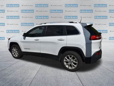 Used 2018 Jeep Cherokee Latitude Plus w/ Cold Weather Group AWD/4WD image 17