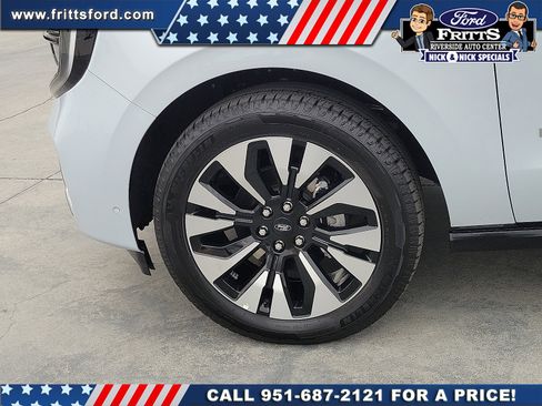 Certified 2025 Ford Expedition Platinum w/ Driver's Package AWD/4WD image 18