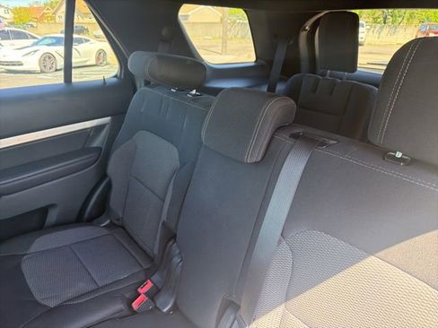 Used 2017 Ford Explorer XLT AWD/4WD image 17