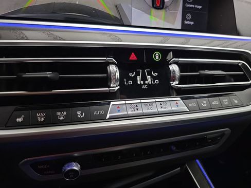 Used 2022 BMW X7 M50i w/ Cold Weather Package AWD/4WD image 23
