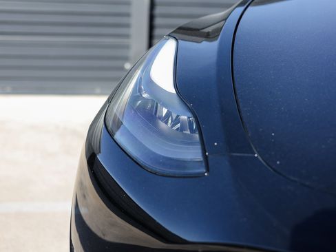 Used 2023 Tesla Model Y Performance image 13
