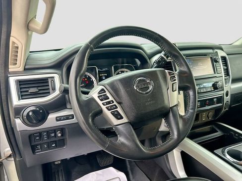 Used 2017 Nissan Titan PRO-4X AWD/4WD image 8