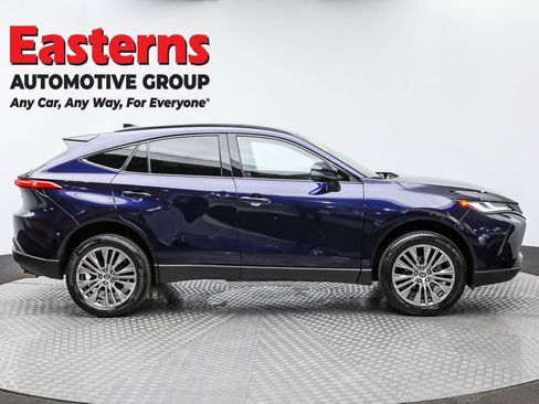 Used 2023 Toyota Venza XLE image 4