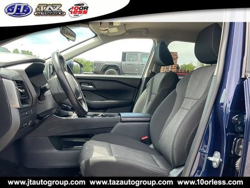 Used 2025 Nissan Rogue SV FWD image 9