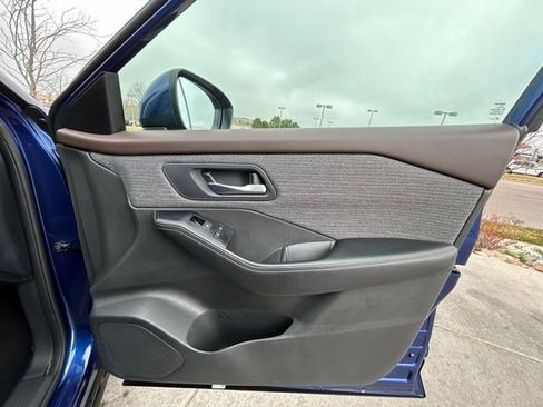 Used 2023 Nissan Rogue SV image 33