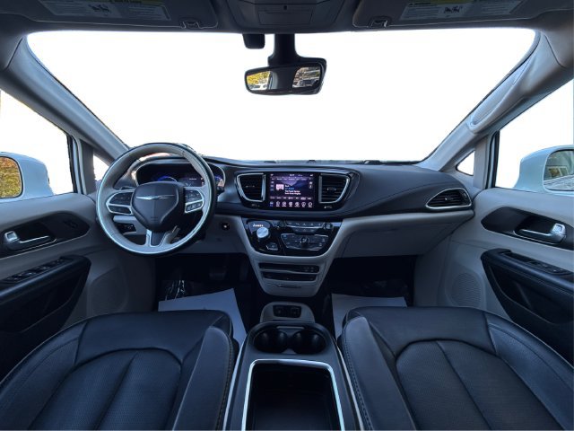 Used 2018 Chrysler Pacifica Limited w/ Advanced Safetytec Group FWD image 31