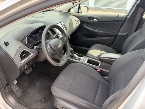Used 2017 Chevrolet Cruze LT w/ Convenience Package image 11