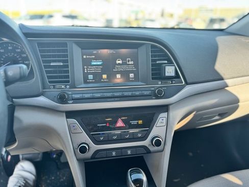 Used 2017 Hyundai Elantra SE image 5