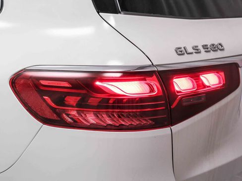 New 2026 Mercedes-Benz GLS 580 4MATIC image 7