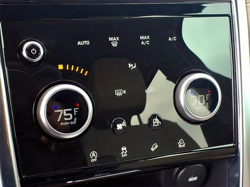 Used 2020 Land Rover Discovery Sport SE image 12