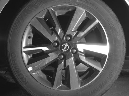 Used 2025 Nissan Versa SV FWD image 14