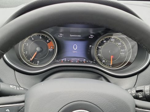 Used 2023 Jeep Cherokee Altitude Lux AWD/4WD image 22