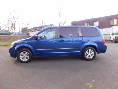 Used 2010 Dodge Grand Caravan SXT w/ Family Value Group image 21