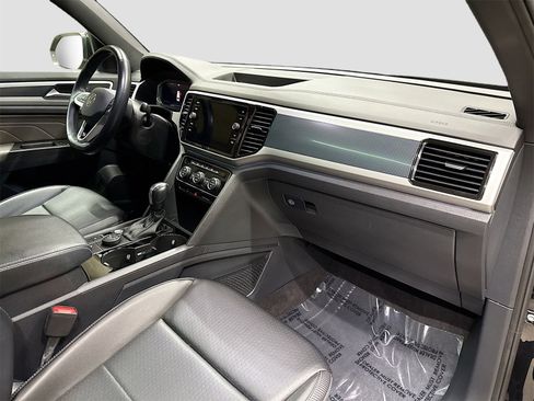 Used 2022 Volkswagen Atlas Cross Sport SEL R-Line image 30