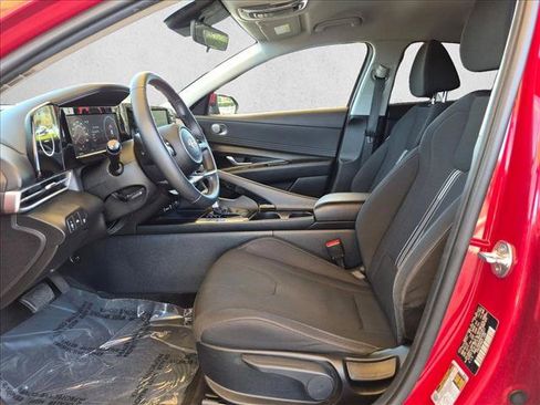 Used 2022 Hyundai Elantra SEL w/ Convenience Package FWD image 15