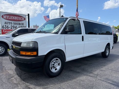 Used 2019 Chevrolet Express 3500 LS RWD image 2