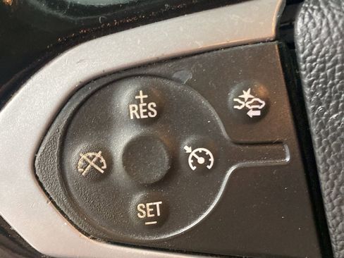 Used 2021 Chevrolet Colorado LT w/ Fleet Safety Package image 8