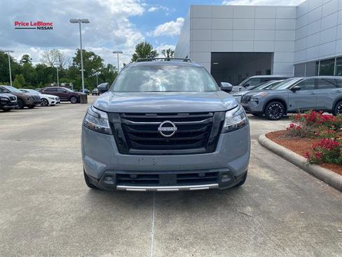 Used 2023 Nissan Pathfinder Platinum image 2