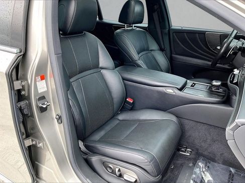 Used 2021 Lexus LS 500 w/ Accessory Package (Z2) RWD image 9