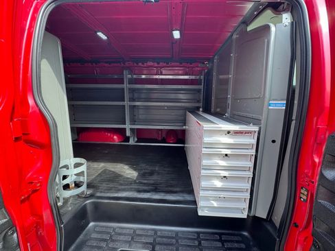 Used 2017 GMC Savana 3500 image 21