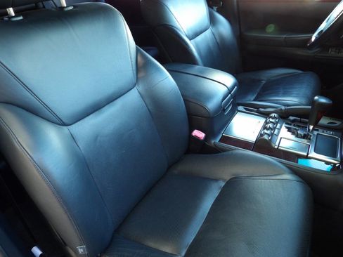 Used 2011 Lexus LX 570 Base AWD 4dr SUV image 31