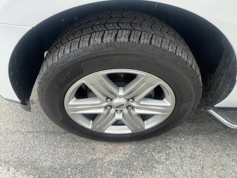 Used 2019 Ford Expedition XLT w/ Equipment Group 202A AWD/4WD image 3