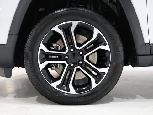 Used 2023 Jeep Compass Limited w/ Sun and Sound Group AWD/4WD image 9