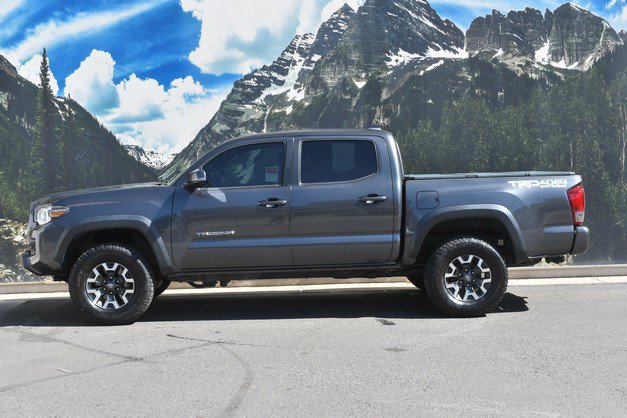 Certified 2017 Toyota Tacoma TRD Off-Road w/ Premium & Technology Package AWD/4WD image 7