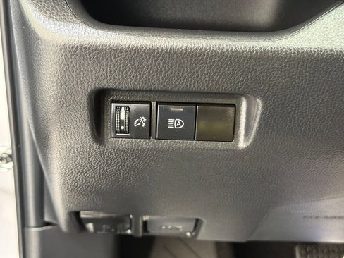 Used 2025 Toyota RAV4 XLE FWD image 29